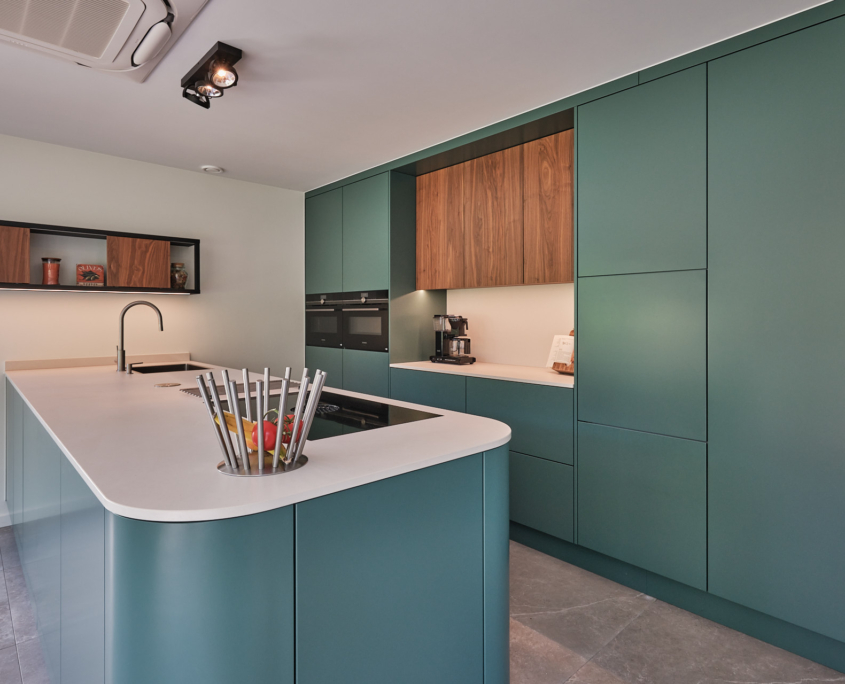 Greeploze keuken met noten details